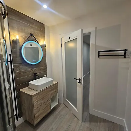 The Shed - Sea Side Sauna Retreat Holiday home *
