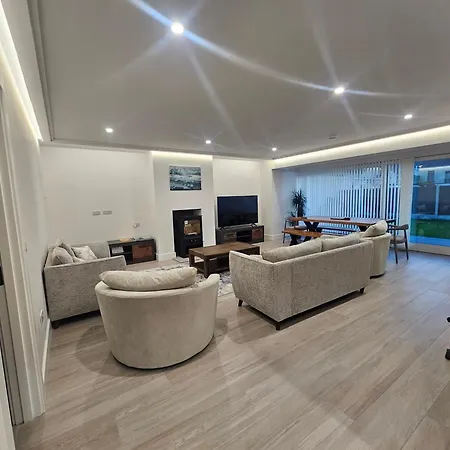 בית נופש The Shed - Sea Side Sauna Retreat *